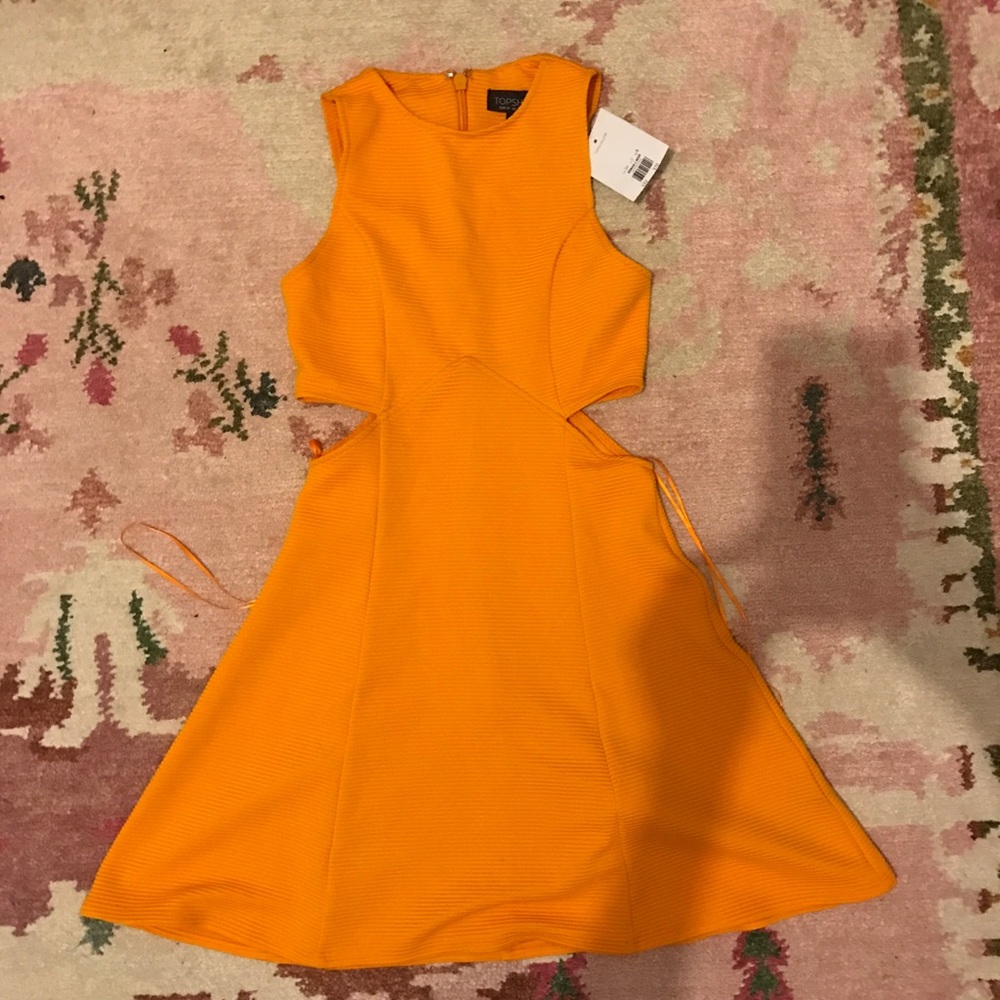 Sleeveless yellow cut out dress